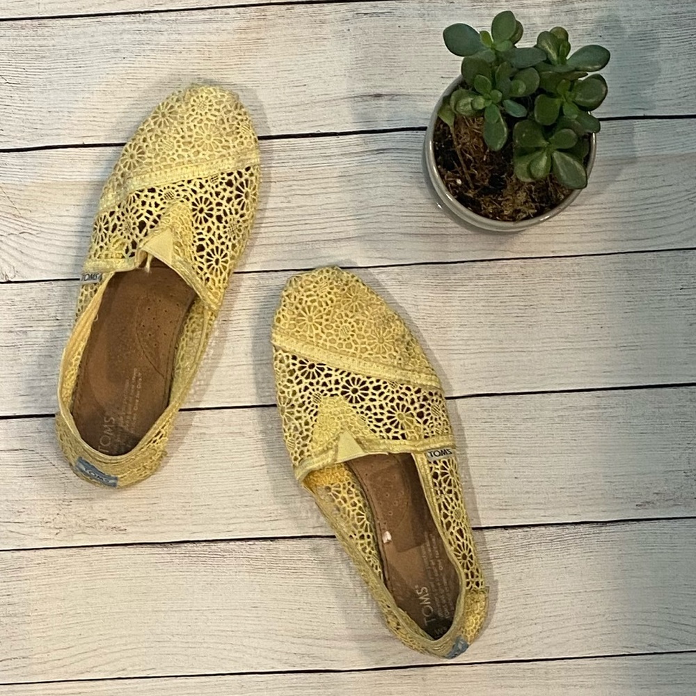 2/$15 Toms Crochet yellow Slip Ons 💛